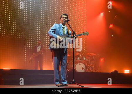 Fulminacci - nom de scène de Filippo Uttinacci - se produit en direct lors du concert du Palazzacci Tour 2026 sur la scène du Palazzo dello Sport le 9 avril 2026 à Rome, Italie Banque D'Images