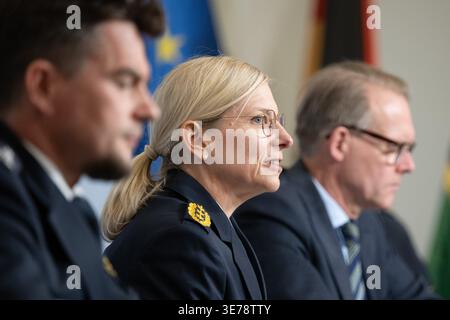 Dresde, Allemagne. 10 avril 2026. Sonja Penzel, Inspecteur de la police de Saxe, intervient lors d’une conférence de presse. L'occasion est la présentation des statistiques des accidents de la circulation de 2025. Crédit : Sebastian Kahnert/dpa/Alamy Live News Banque D'Images