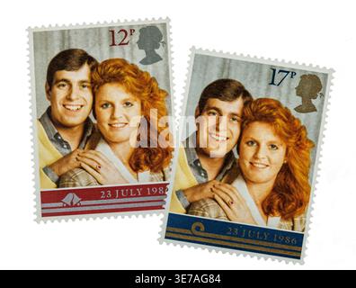 Timbres-poste illustrant la famille royale, le prince Andrew et Sarah Ferguson, 1986 Banque D'Images