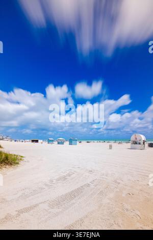 30 seconde d'exposition nuages Miami Beach se déplaçant vers la caméra Banque D'Images