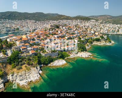 Vue aérienne de la vieille ville et de la forteresse de Kavala, Kavala, Grèce Banque D'Images