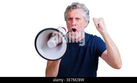 Homme senior criant de la propagande à l'aide d'un mégaphone Banque D'Images