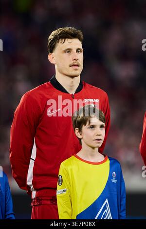 Freiburg Im Breisgau, Espagne. 09th Apr, 2026. FREIBURG IM BREISGAU, ALLEMAGNE - 09 AVRIL : Maximilian Eggestein du SC Freiburg regarde avant le match quart de finale de l'UEFA Europa League 2025/26 Leg One entre le SC Freiburg et le Real Club Celta au Stadion am Wolfswinkel le 09 avril 2026 à Freiburg im Breisgau, Allemagne. Crédit : Magara Press SL/Alamy Live News Banque D'Images