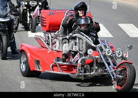 Podebrady, République tchèque. 11 avril 2026. Les amateurs de motos Harley-Davidson traversent le centre-ville de Podebrady, en République tchèque. Le 11 avril 2026, les coureurs marquent le début de leur 28e saison moto avec un défilé traditionnel de Prague à Podebrady. (Crédit image : © Slavek Ruta/ZUMA Press Wire) USAGE ÉDITORIAL SEULEMENT ! Non destiné à UN USAGE commercial ! Banque D'Images