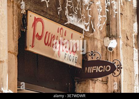 Panificio Fiore, une célèbre boulangerie située à Strada Palazzo di Città, près de la basilique de San Nicola, dans la ville de Bari, célèbre pour sa focaccia Banque D'Images