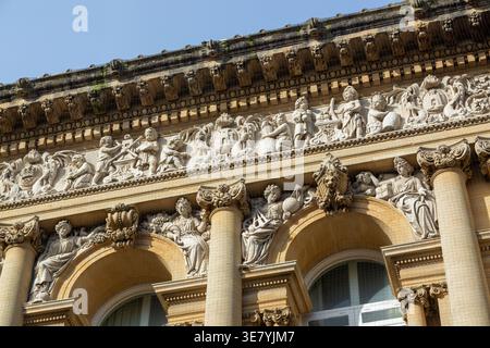 L'extérieur orné de l'ancien bâtiment de la Lloyds Bank situé sur Corn Street à Bristol, en Angleterre Banque D'Images