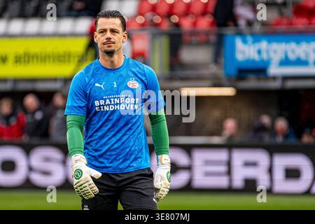 Le gardien de but Nick Olij du PSV Eindhoven regarde avant le match néerlandais Eredivisie entre le Sparta Rotterdam et le PSV Eindhoven au Sparta Stadion 'Het Kasteel' le 11 avril 2026 à Rotterdam, pays-Bas. (Crédit : Kevin Senders/MTB-photo/Alamy Live News) Banque D'Images