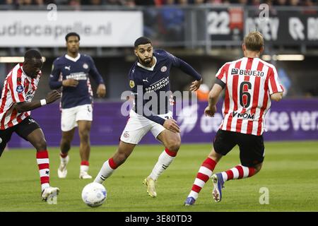 ROTTERDAM - (lr) Joshua Kitolano du Sparta Rotterdam, Ismael Saibari du PSV Eindhoven, Julian Baas du Sparta Rotterdam lors du match Néerlandais Eredivisie entre le Sparta Rotterdam et le PSV au Sparta Stadion Het Kasteel le 11 avril 2026 à Rotterdam, pays-Bas. BAS CZERWINSKI / ANP Banque D'Images