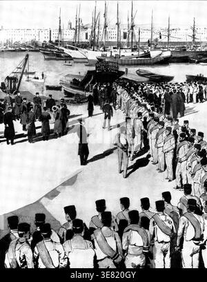 La crise hispano-américaine : les troupes espagnoles embarquent à Barcelone pour Cuba, 1898. "L'Espagne et les États-Unis d'Amérique, au bord de la guerre concernant cette entreprise très sérieuse et ardue, l'intervention directe en faveur de l'indépendance cubaine, qui est passionnément défendue avec une force de plus en plus forte par un grand parti politique américain, contre la volonté du président McKinley, semblerait en ce moment le sujet le plus passionnant de spéculation dans les affaires étrangères...à Washington samedi, au...Sénat, la sous-Commission désignée pour préparer une résolution pour la Commission permanente o Banque D'Images