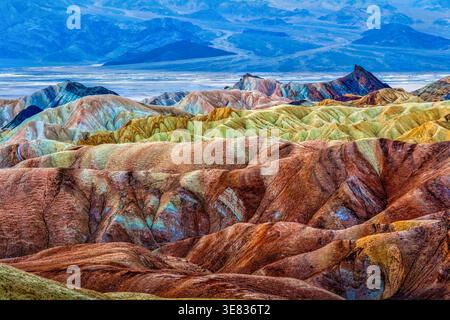 Vallée désertique colorée dans le parc national de la Vallée de la mort, Californie, États-Unis. Banque D'Images