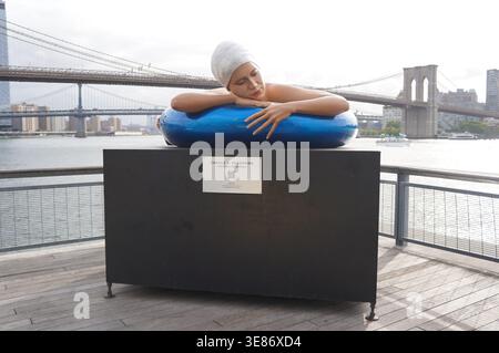 'Survival of Serena', oeuvre de Carole A. Feuerman exposée au Seaport, New York (USA) Banque D'Images