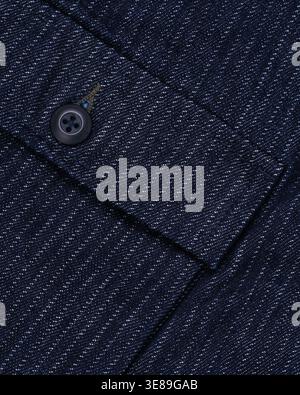 Texture de tissu denim bleu avec coutures et détail bouton Banque D'Images