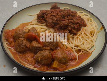 Spaghetti et boulettes de viande Banque D'Images