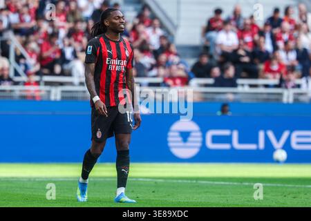 Rafael Leao de l'AC Milan réagit lors du match de football de Serie A 2025/26 entre l'AC Milan et Udinese Calcio au stade San Siro de Milan Banque D'Images