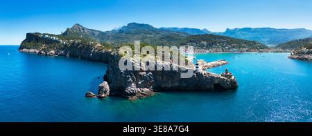 Panorama de la ville à Majorque - Port de Soller avec belle plage, Espagne Banque D'Images