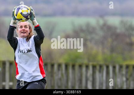 Édimbourg, Royaume-Uni. 12 avril 2026. La gardienne de but belge Diede Lemey (12 ans) photographiée lors de la séance d'entraînement MD-2 avant un match de football féminin entre les équipes nationales d'Écosse et de Belgique, appelé les Red Flames, le troisième jour de match dans le groupe B4 de la Ligue B dans la phase de la compétition des qualifications européennes féminines de l'UEFA 2026-27, le dimanche 12 avril 2026 à Édimbourg, en Écosse . Crédit : Sportpix/Alamy Live News Banque D'Images
