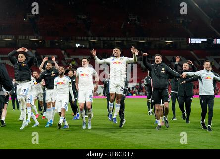 Manchester, Royaume-Uni. 13 avril 2026. Les joueurs de Leeds United célèbrent après le match Manchester United vs Leeds United premier League à Old Trafford, Manchester. Le crédit photo devrait se lire : Andrew Yates/Sportimage crédit : Sportimage Ltd/Alamy Live News Banque D'Images
