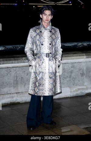 23 février 2026, Londres, Angleterre, Royaume-Uni - Bright assiste au Burberry AW26 Show, Old Billingsgate Banque D'Images