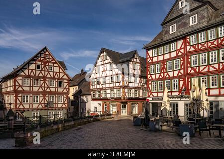 Fachwerkhäuser am Kornmarkt in der Altstadt von Wetzlar, Hessen, Deutschland | maisons à colombages sur le marché aux grains de Kornmarkt dans la vieille ville de Wet Banque D'Images