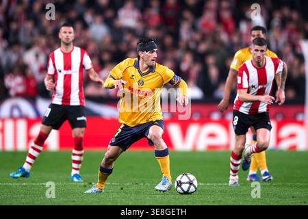 Gerard Moreno de Villarreal CF avec le ballon lors du match LaLiga EA Sports entre Athletic Club et Villarreal CF à Estadio San Mames le 1er avril Banque D'Images