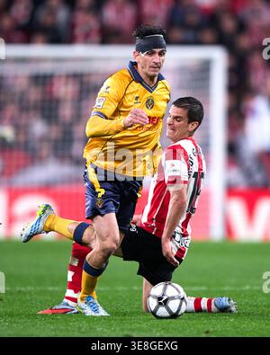 Gerard Moreno de Villarreal CF avec le ballon lors du match LaLiga EA Sports entre Athletic Club et Villarreal CF à Estadio San Mames le 1er avril Banque D'Images