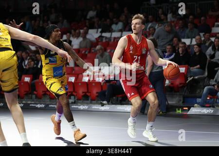 Justuz Hollatz (FC Bayern Basketball, #21) avec Stefan Smith (MHP Riesen Ludwigsburg, #03), GER, FC Bayern Basketball v. MHP Riesen Ludwigsburg, Basketball, easycredit Basketball Bundesliga [Bundesliga], 13e tour, saison 2025/2026, 14 avril 2026, Pho Banque D'Images