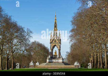 Le Albert Memorial est un ciborium néo-gothique situé dans les jardins de Kensington, à Londres, conçu et dédié à la mémoire du prince Albert de Grande-Bretagne Banque D'Images