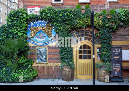 Le restaurant Sarastro est situé sur Drury Lane dans le quartier des théâtres de Londres. Banque D'Images