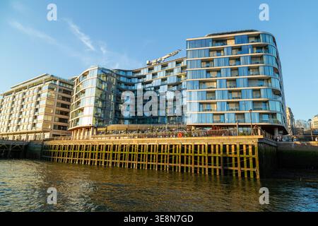 Cheval Three Quays, un immeuble de luxe situé sur les rives de la Tamise à Londres, Royaume-Uni Banque D'Images