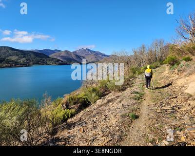 Randonnée dans le Camino Vadiniense, Riaño, Castille-et-León, Espagne Banque D'Images