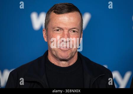 Munich, Allemagne. 15 avril 2026. Lothar Matthäus pose sur le tapis rouge lors d’une présentation de nouvelles productions Sky. Crédit : Lukas Barth-Tuttas/dpa/Alamy Live News Banque D'Images