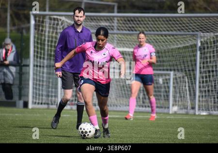 Utrecht, pays-Bas. 15 avril 2026. Utrecht, pays-Bas - 15 avril, Hajar Balkhir (18 Excelsoir vrouwen) pendant le match d'entraînement entre le FC Utrecht et les femmes Excelsior au Sportpark Zoudenbalch, Utrecht. Crédit : SPP Sport Press photo. /Alamy Live News Banque D'Images