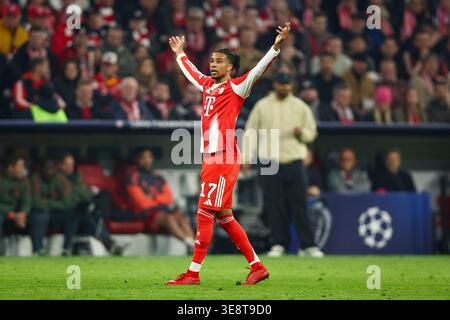Munich, Allemagne. 15 avril 2026. L'attaquant du Bayern Munich Michael Olise (17 ans) réagit lors du match Bayern Munich - Real Madrid UEFA Quarter-final 2nd Leg Champions League à Allianz Arena, Munich, Allemagne le 15 avril 2026 crédit : Ian Stephen/Every second Media crédit : Every second Media/Alamy Live News Banque D'Images