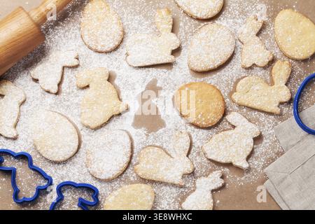 Gingerbread cookies de Pâques. Les œufs et les lapins. Vue d'en haut Banque D'Images