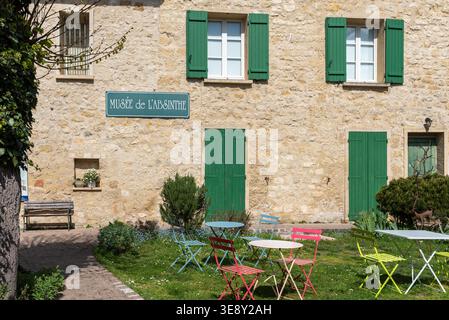 Le Musée de l’Absinthe à Auvers-sur-Oise situé en périphérie de Paris. Auvers-sur-Oise est aussi le lieu de mort de Vincent Van Gogh Banque D'Images
