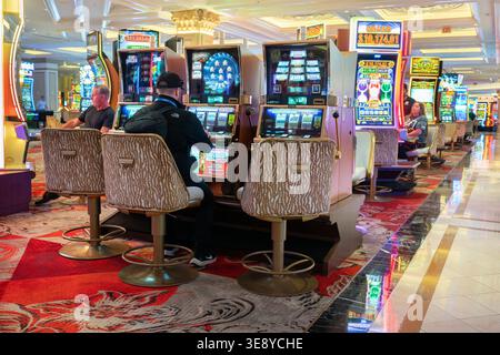 Les gens qui jouent dans les casinos à Las Vegas, États-Unis Banque D'Images
