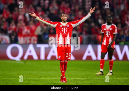 Munich, Allemagne. 15 avril 2026. Football, hommes : Ligue des champions, Bayern Munich - Real Madrid, éliminatoires, quarts de finale, deuxième manche, Allianz Arena. Michael Olise (Bayern Munich) gestes. Crédit : Tom Weller/dpa/Alamy Live News Banque D'Images