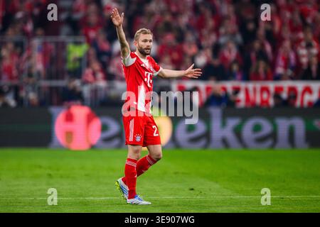 Munich, Allemagne. 15 avril 2026. Football, hommes : Ligue des champions, Bayern Munich - Real Madrid, éliminatoires, quarts de finale, deuxième manche, Allianz Arena. Konrad Laimer (Bayern Munich) gestes. Crédit : Tom Weller/dpa/Alamy Live News Banque D'Images