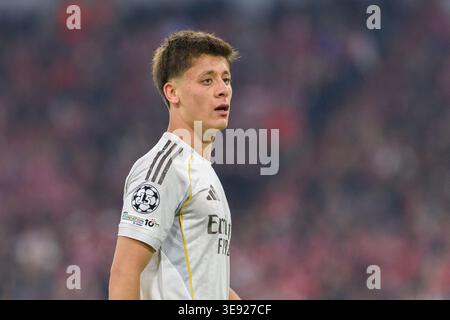 Munich, Munich. 15 avril 2026. MUNICH, ALLEMAGNE - 15 AVRIL : Arda Guler (15 Real Madrid) lors d'un match de l'UEFA Champions League 2025/26 entre le Bayern Munich et le Real Madrid à Munich le 15 avril 2026 (photo de Sven Beyrich/Sports Press photo) crédit : SPP Sport Press photo. /Alamy Live News Banque D'Images
