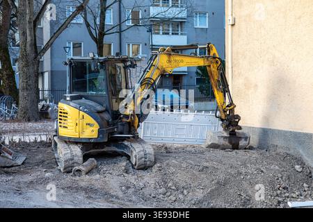 Mini-pelle Yanmar ViO57 à Perustie 7 dans le quartier Munkkiniemi d'Helsinki, Finlande Banque D'Images