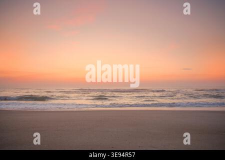 Magnifique lever de soleil rose Outer Banks Caroline du Nord Banque D'Images