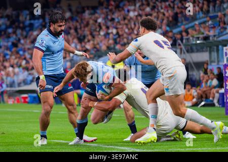 Sydney, Australie. 17 avril 2026. Andrew Kellaway des Waratahs est attaqué lors du match de Super Rugby Pacific Rd 10 2026 entre les Waratahs et Moana Pasifika au stade Allianz le 17 avril 2023 à Sydney, Australie crédit : IOIO IMAGES/Alamy Live News Banque D'Images