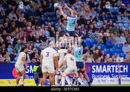 Sydney, Australie. 17 avril 2026. Matt Philip des Waratahs remporte le ballon de ligne lors du match de Super Rugby Pacific Rd 10 2026 opposant les Waratahs et Moana Pasifika à l'Allianz Stadium le 17 avril 2023 à Sydney, Australie crédit : IOIO IMAGES/Alamy Live News Banque D'Images