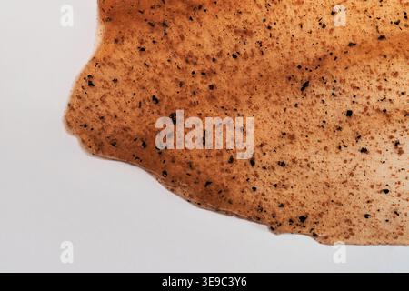 Produit de gommage au café présentant une texture exfoliante pour le soin de la peau Banque D'Images