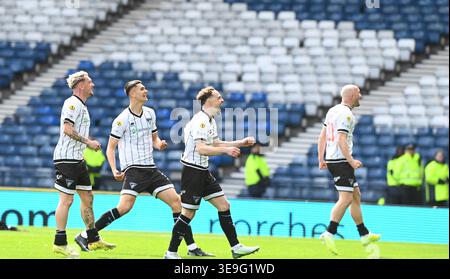 Glasgow, Royaume-Uni. 18 avril 2026. Scottish Gas Scottish Cup semi-finale Barclay Hampden Park . Glasgow 18 avril 26 Dunfermline v Falkirk Dunfermline Celebrations Credit : eric mccowat/Alamy Live News Banque D'Images