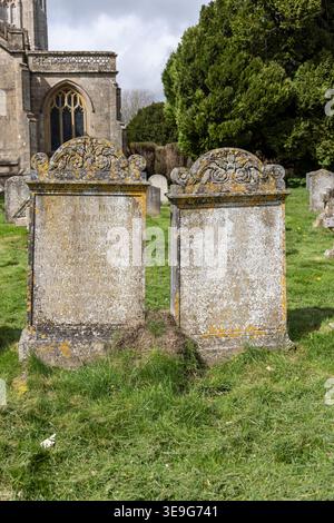 Les pierres tombales de sir John Horner et de son épouse Frances qui ont été enterrées au chantier naval de St Andrew à Bells, Somerset, Angleterre, Royaume-Uni Banque D'Images