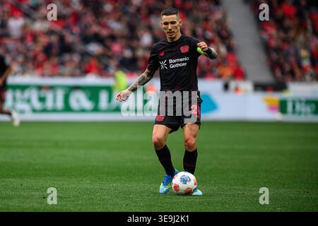 LEVERKUSEN, ALLEMAGNE - 18 AVRIL 2026 : Alejandro Grimaldo - le match de 1.Bundesliga Bayer 04 Leverkusen vs FC Augsburg à BayArena. Banque D'Images