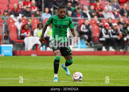 Toronto, Canada. 18 avril 2026. Joseph Rosales #30 de Austin FC passe la balle lors du match de soccer de la Ligue majeure entre Austin FC et Toronto FC au BMO Field Stadium. Le 18 avril 2026 à Toronto, Canada. (Photo de Leonardo Ramirez/ crédit : Eyepix Group/Alamy Live News Banque D'Images