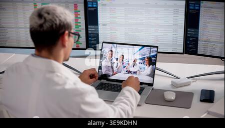 Dentiste engagé dans le webinaire dentaire virtuel sur ordinateur portable pendant la conférence professionnelle Banque D'Images