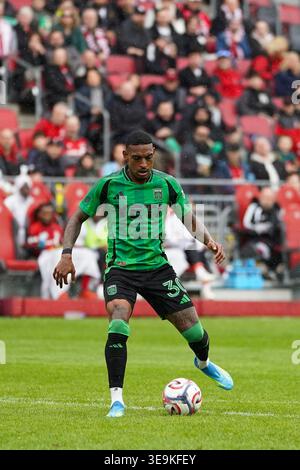 Toronto, Canada. 18 avril 2026. Joseph Rosales #30 de Austin FC passe la balle lors du match de soccer de la Ligue majeure entre Austin FC et Toronto FC au BMO Field Stadium. Le 18 avril 2026 à Toronto, Canada. (Photo de Leonardo Ramirez/ Eyepix Group/SIPA USA) crédit : SIPA USA/Alamy Live News Banque D'Images